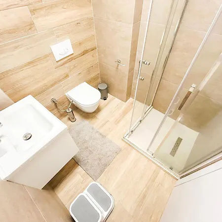 Miki Qerret Kavaje 925 Appartement Golem (Tirana)